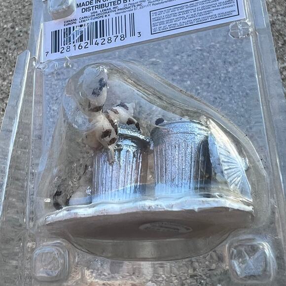 Lemax No. 97528 2004 Trash Bandits Raccoons Figurine and Archway Fence Set - Picture 6 of 10